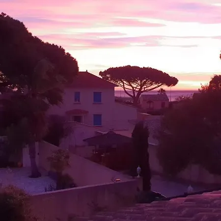 Holiday home Mes Maisons A La Pinede